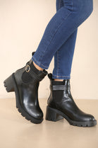 WOMENS MID-HEEL BOOT WITH BUCKLE DETAIL