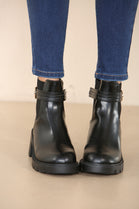 WOMENS MID-HEEL BOOT WITH BUCKLE DETAIL