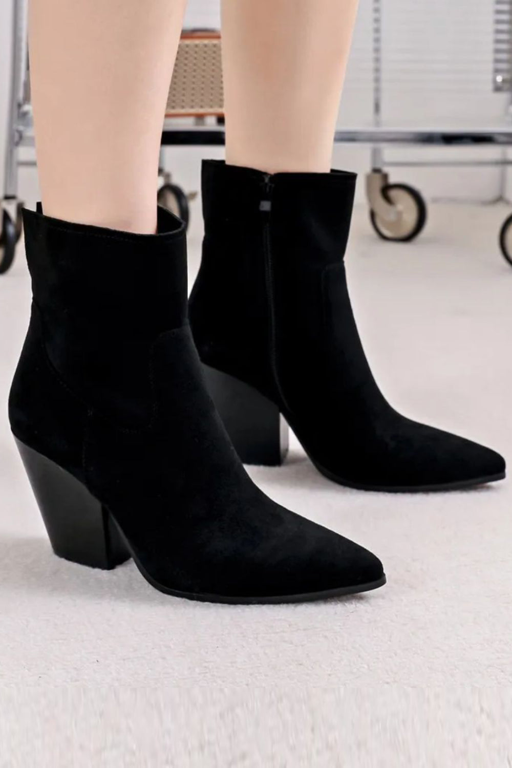 BLACK LOW COWBOY STYLE HEEL ANKLE BOOT