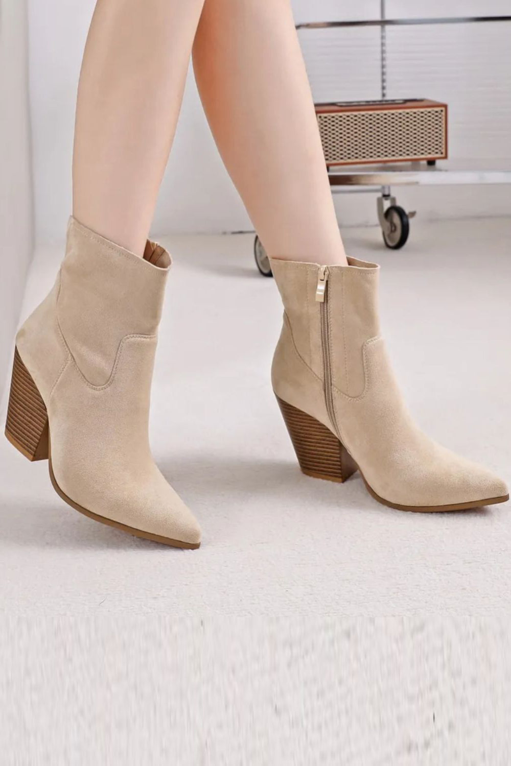 CREAM LOW COWBOY STYLE HEEL ANKLE BOOT