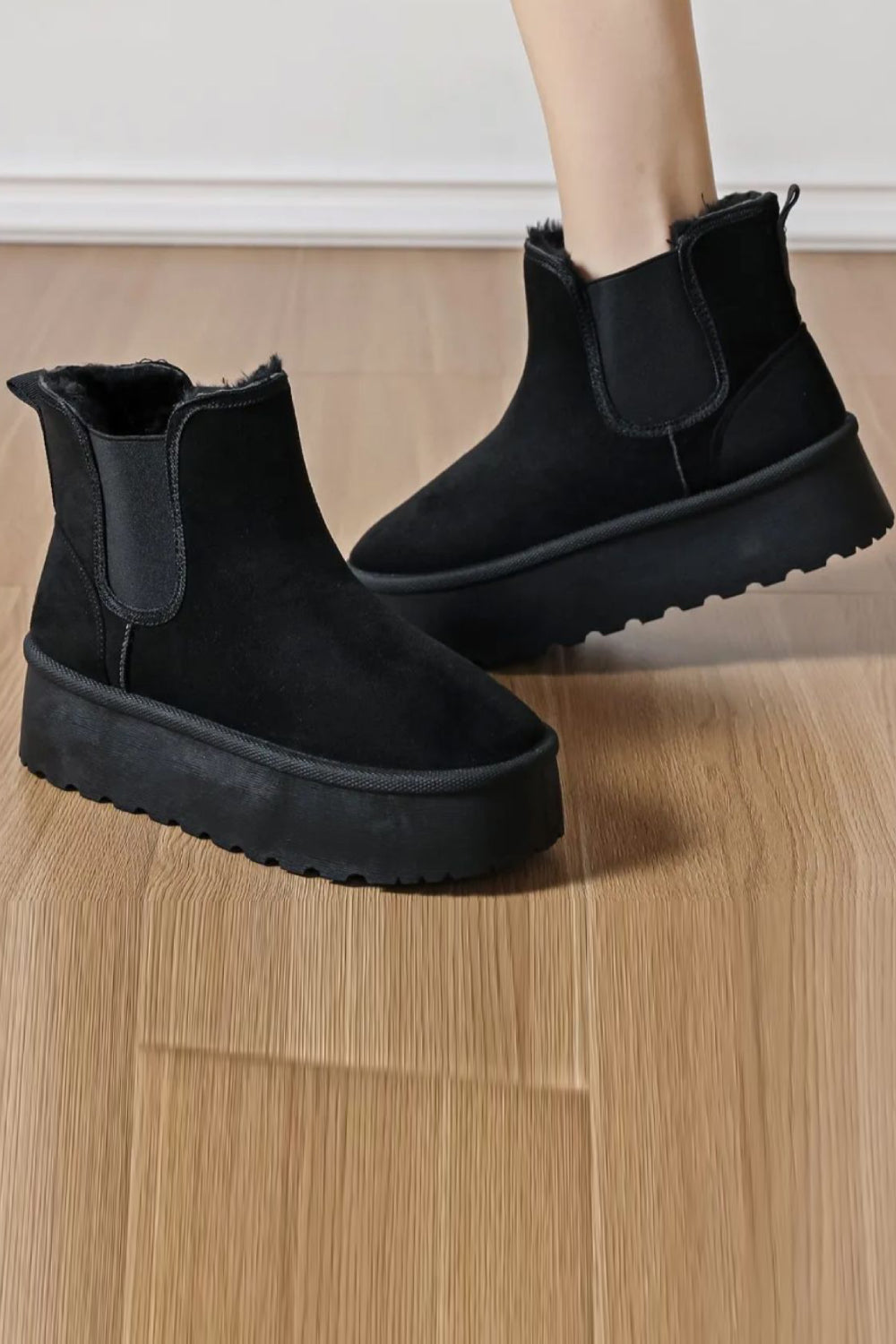 BLACK CHUNKY FUR ANKLE BOOT