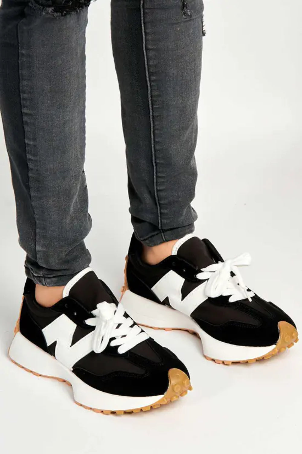 BLACK WHITE LACE UP FLAT SNEAKERS