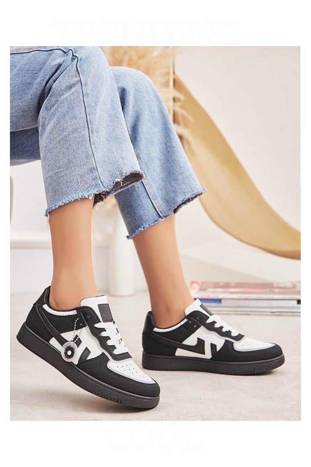 BLACK WHITE LACE UP FLAT SNEAKERS