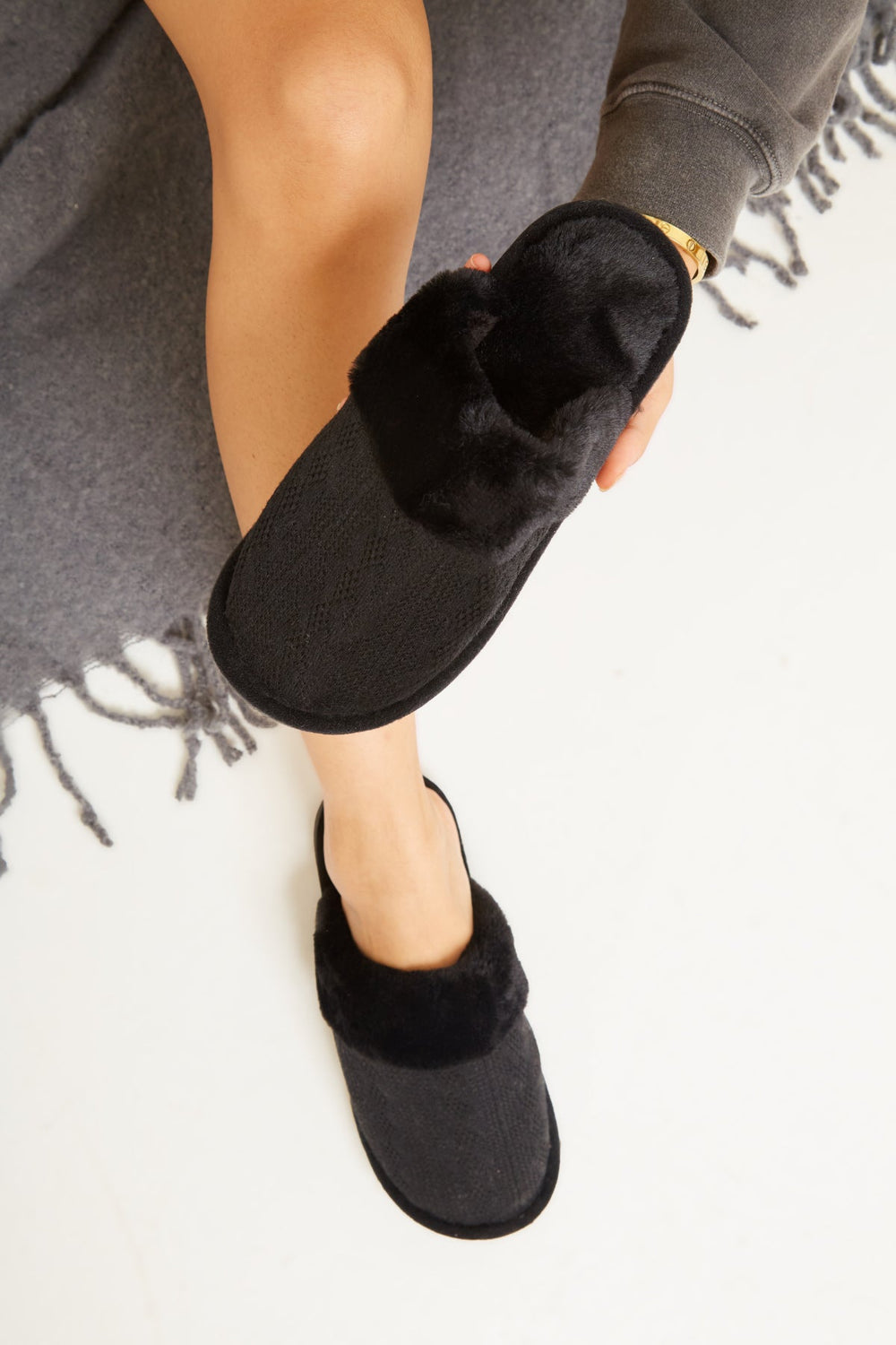 BLACK WOVEN KNITTED TEDDY FAUX FUR SLIPPERS